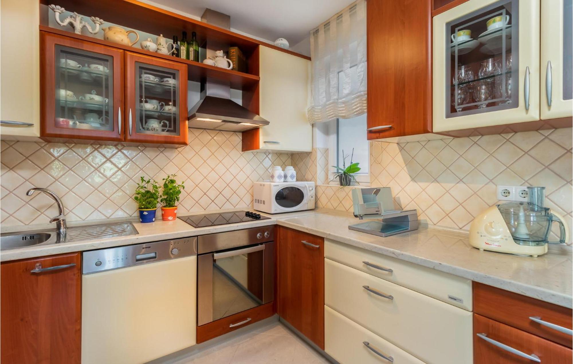1 Bedroom Awesome Apartment In Kampor Exteriér fotografie